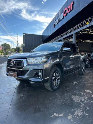 TOYOTA HILUX 2.8 SR 4X4 CD 16V DIESEL 4P AUTOMÁTICO TOYOTA HILUX 2.8 SR 4X4 CD 16V DIESEL 4P AUTOMÁTICO